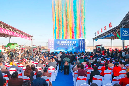 BG大游集团亮相2025新疆（喀什）・中亚农机农资博览会！国产采棉机田间演示展硬核实力